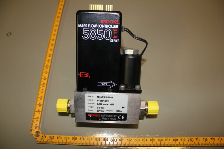 MASS FLOW CONTROLLER 5850E SERIES, RANGE 0-200 SCCM, I-O SIGNAL 0-5 VDC, OP. , USED