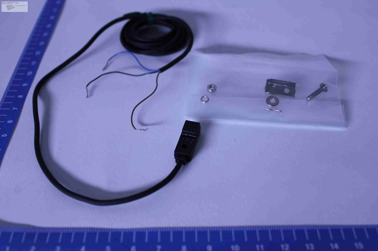 SUNX Micro Proximity Sensor, PV660012, Lot of 3