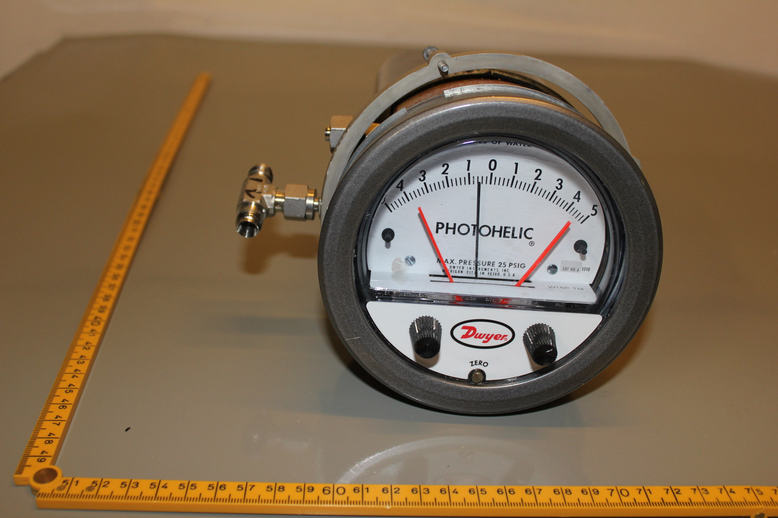 Photohelic Pressure Switch/Gauge, Series A3000, Type 2 Encl., 240VAC, 50/60Hz, 6W