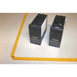 [F400F301-V GG-NNN-4A/506450] Digital Temperature Controller REX-F400, Lot of 2
